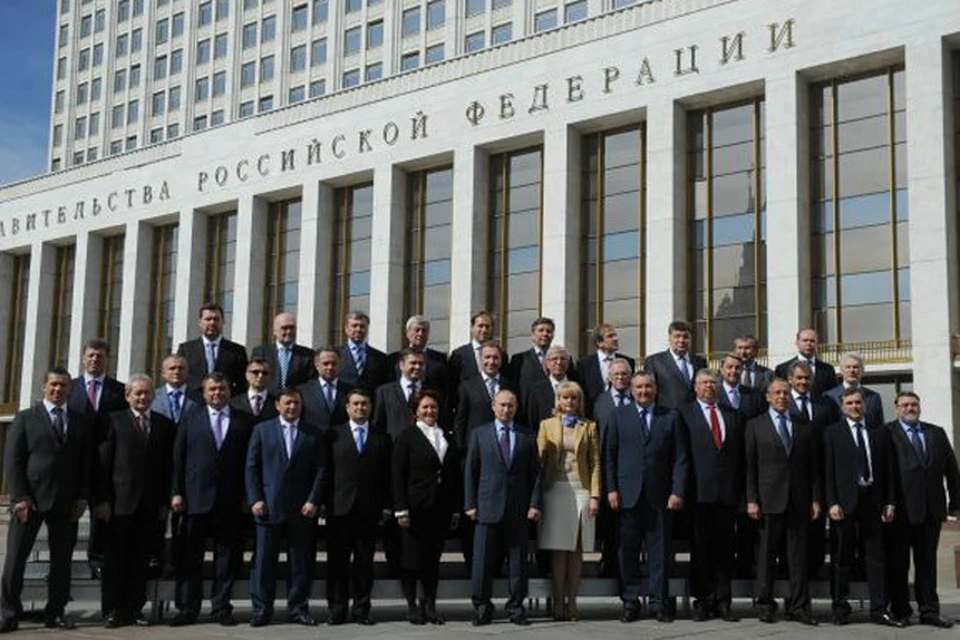 «Дембельское» фото: Владимир Путин с членами правительства.