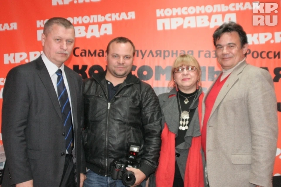 На фото (слева направо): Анатолий Савин, Павел Приходько, Елена Колесникова, Анатолий Колесников