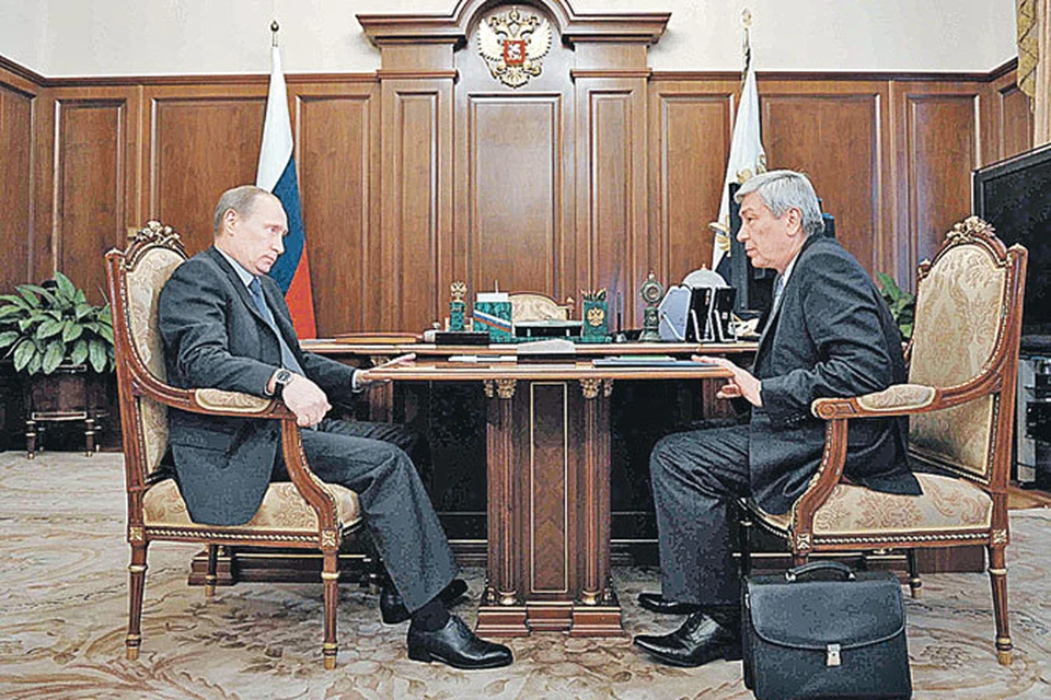Владимир Путин поручил Юрию Чиханчину (справа) передать информацию о липовых госконтрактах правоохранительным органам.