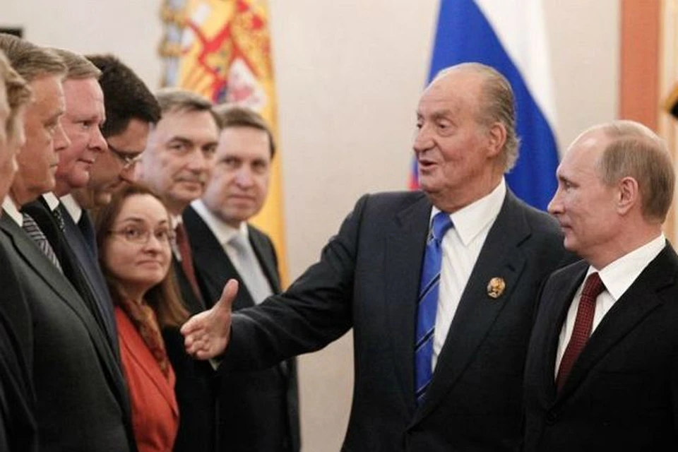 Владимир Путин представил королю Испании Хуану Карлосу I команду российских переговорщиков с испанскими бизнесменами.