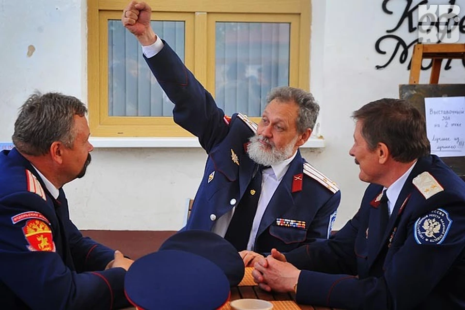 По решению губернатора Александра Ткачева с 1 сентября около тысячи казаков будут принимать участие в мероприятиях по охране правопорядка наравне с полицейскими.