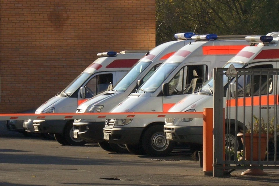 Есть целый перечень, согласно которому, к  пациенту может приехать не "скорая", а бригада неотложной помощи из районной поликлиники