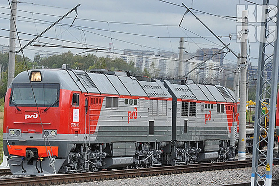 Новейший грузовой электровоз "Гранит" производства компаний "Уральские локомотивы" и "Сименс" может вести поезда массой до 9 тысяч тонн.