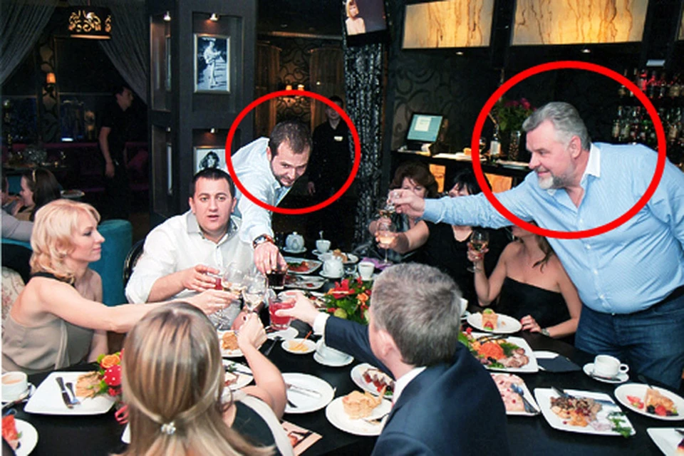 Иван Назаров (в центре, тянется с рюмкой) и зампрокурора МО Александр Игнатенко любили отдыхать вместе
