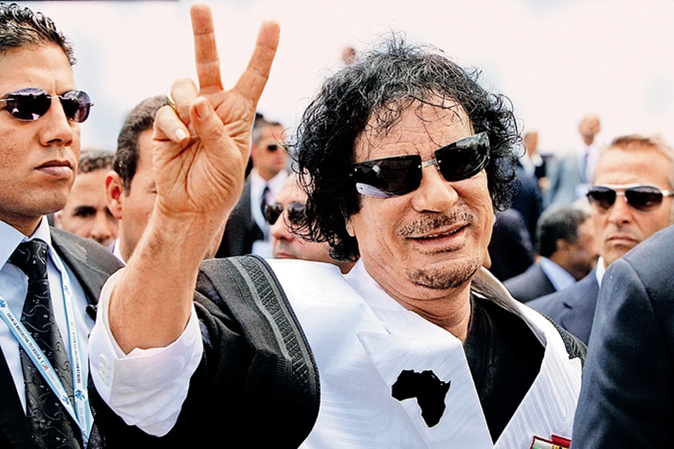 Муамар Каддафи верил в победу над долларом. Но западные «друзья» ударили первыми и устроили непокорному полковнику показательную средневековую казнь.