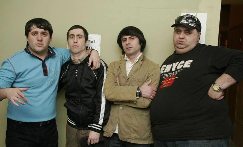 Эльдар Иразиев (крайний слева) призвал 
не праздновать Новый год