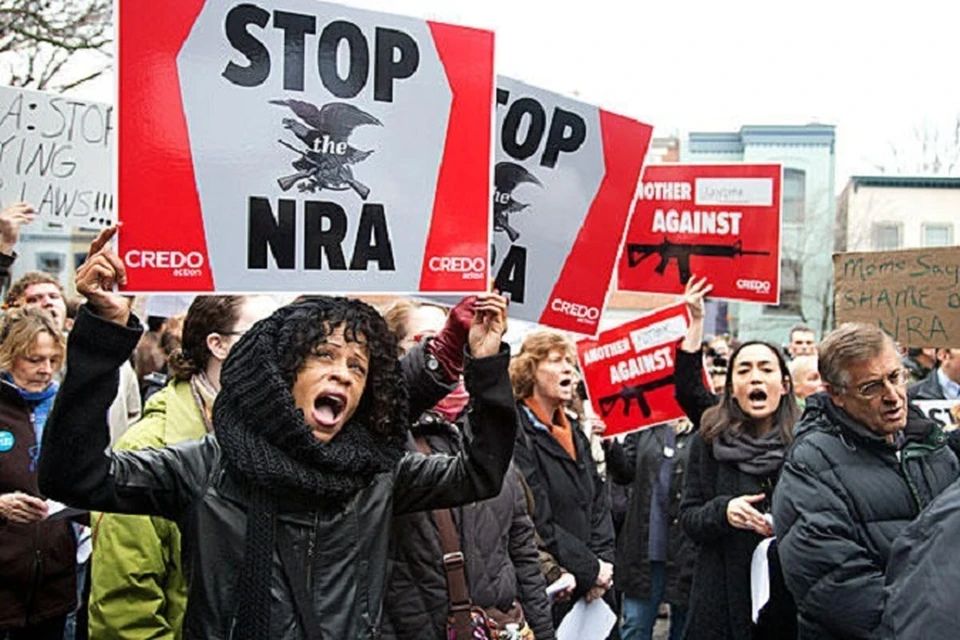 Удалена официальная страница NRA в соцсети Facebook, не появилось ни единого сообщения в сети Twitter, даже от комментариев представители организации быстро отказались.