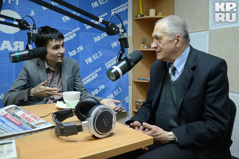 В студии радио «Комсомольская правда» - Владислав Тетюхин и редактор «КП» - Екатеринбург» Ринат Низамов.