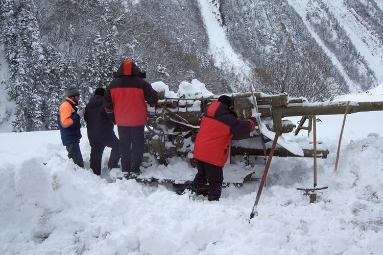 В горах Северного Кавказа гремят артиллерийские залпы