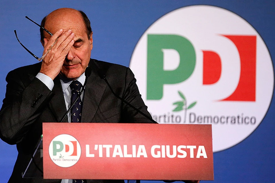 Пьер Луиджи Берсани реагирует на вопрос журналиста на пресс-конференции по итогам выборов в парламент.