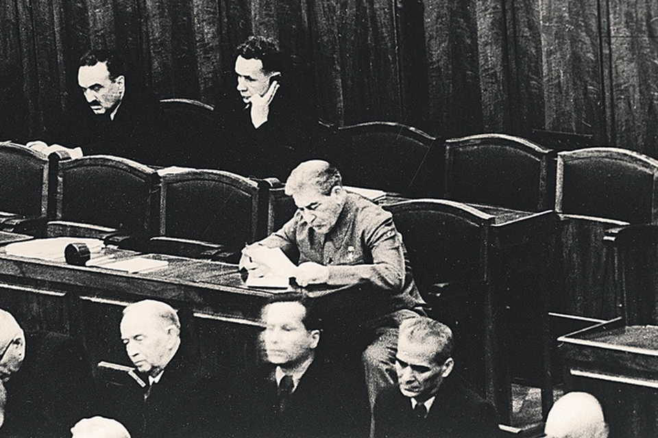 Одна из последних официальных фотографий Иосифа Виссарионовича. 1952 год. XIX съезд партии.
