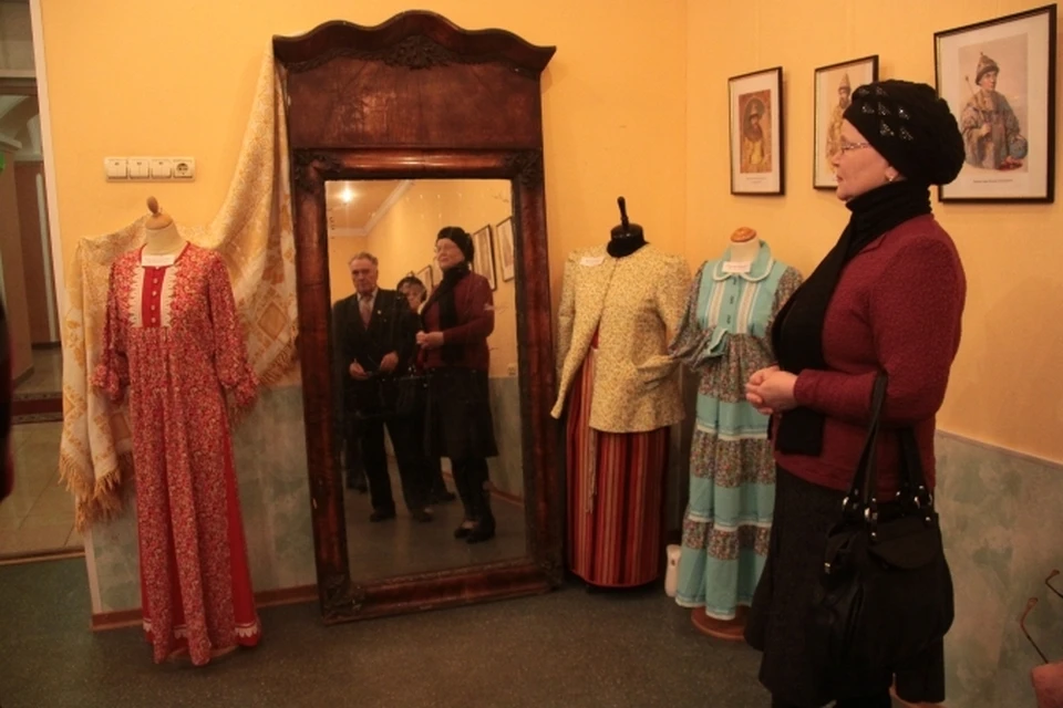 В это зеркало смотрелась княгиня Елизавета Федоровна, когда гостила в Доме дворянского собрания