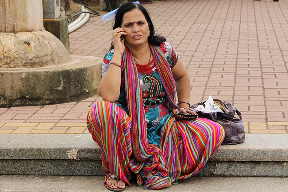 Число владельцев сотовых телефонов в Индии стремительно приближается к миллиарду