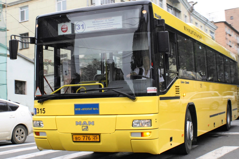Автобус без номера. Автобус Владивосток. Man автобус Владивосток. Гос номер автобуса. Жёлтые номера на автобусе.