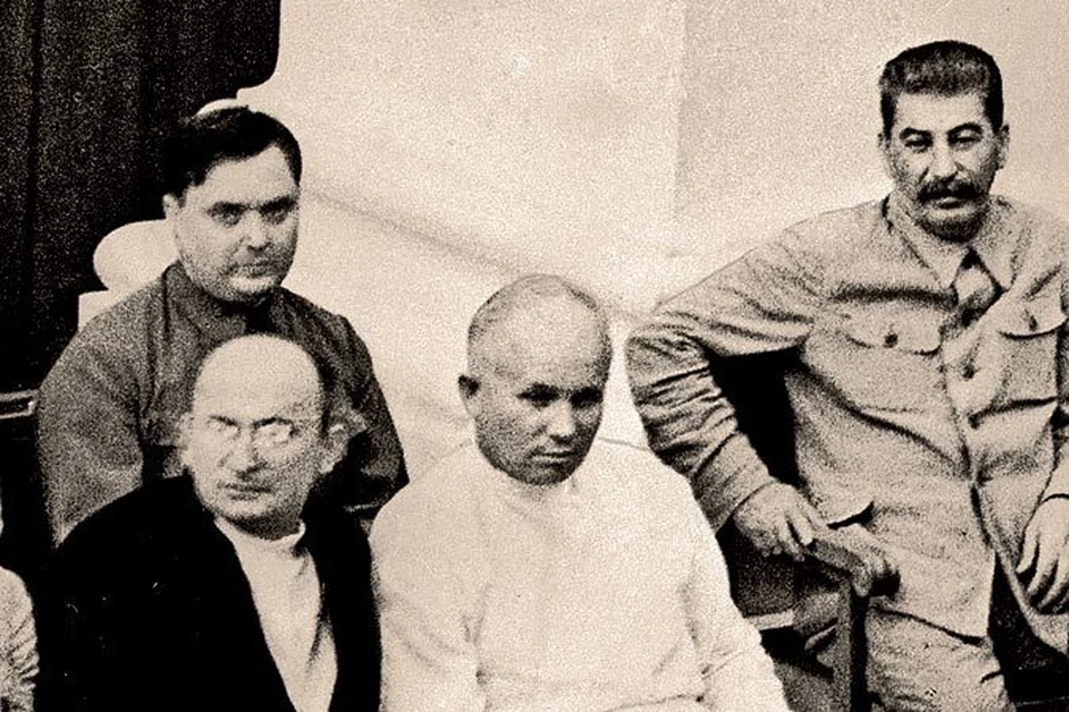 Заклятые соратники: Георгий Маленков (слева вверху), Лаврентий Берия, Никита Хрущев, Иосиф Сталин. Они унесли в могилу тайну «черной тетради».
