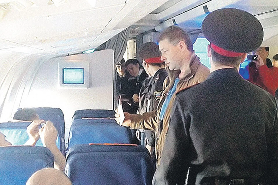 Андрей Кривченко демонстрировал всем паспорт как разрешение на дебош.