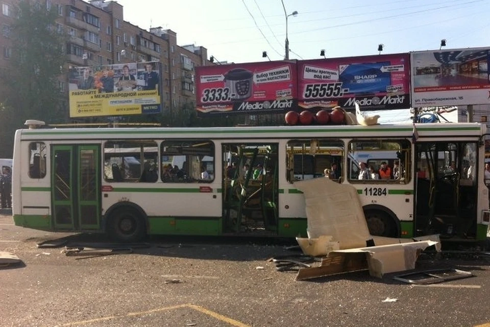 При взрыве в автобусе на севере Москвы пострадали женщина и ребенок