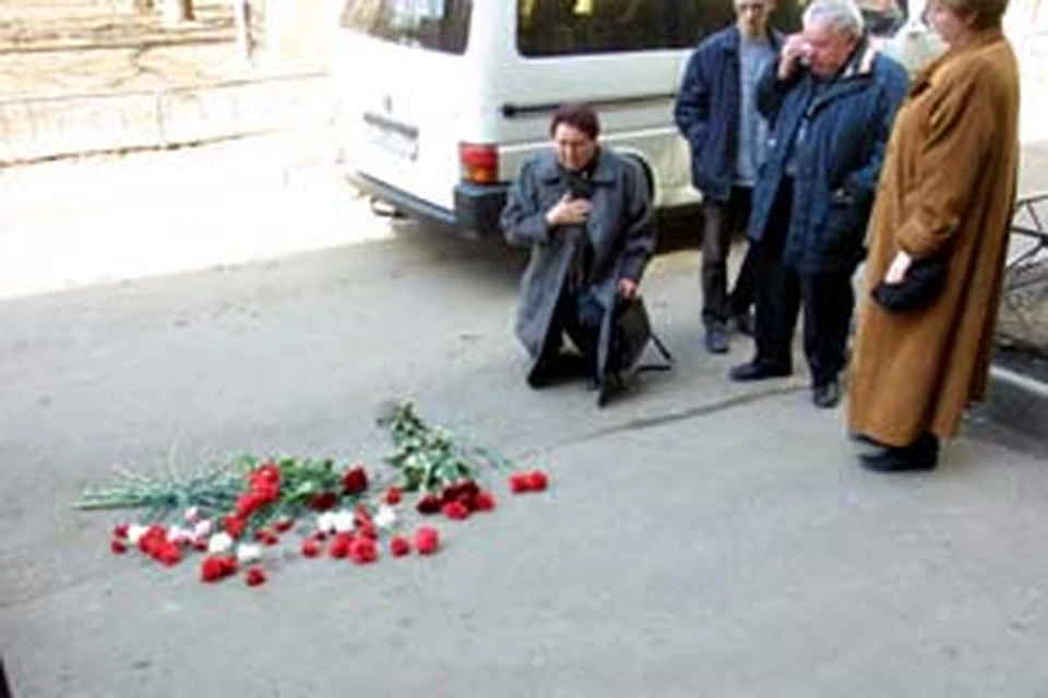 Нелегко дались Галине Амосовне несколько шагов к месту гибели зятя...