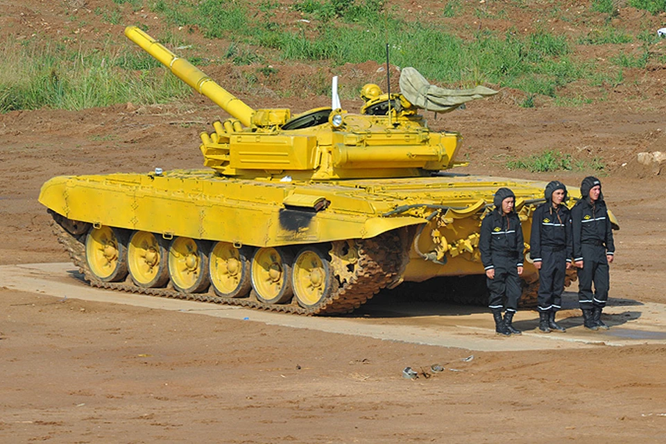 На военном полигоне в Алабино прошли первые в истории соревнования по "Танковому биатлону"