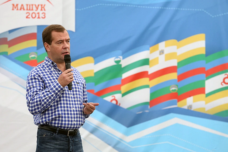 На Северо-кавказский молодежный форум Машук-2013, который проходит в Пятигорске, Дмитрий Медведев оделся по-студенчески