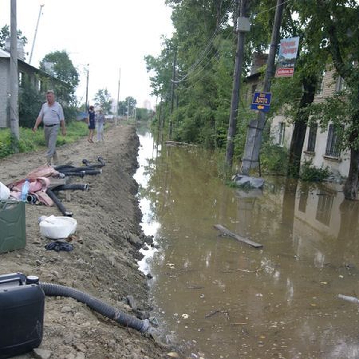 Добровольцы спасают улицу Юнгов - KP.RU