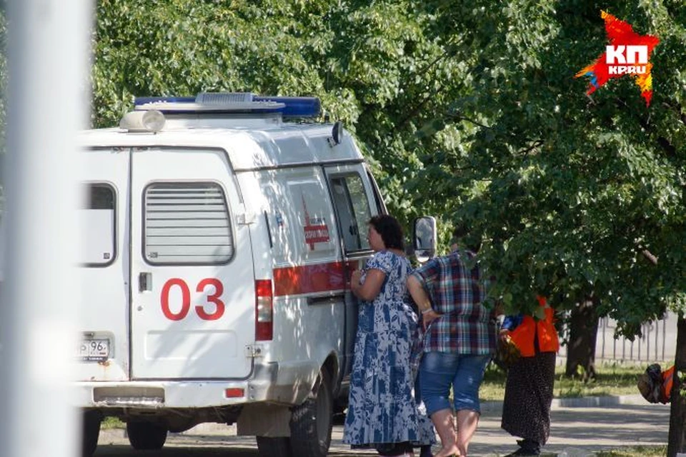 Водителя "скорой" Вячеслава Камаева оштрафовали на 1000 рублей за неправильную парковку, когда он приехал на неотложный вызов.