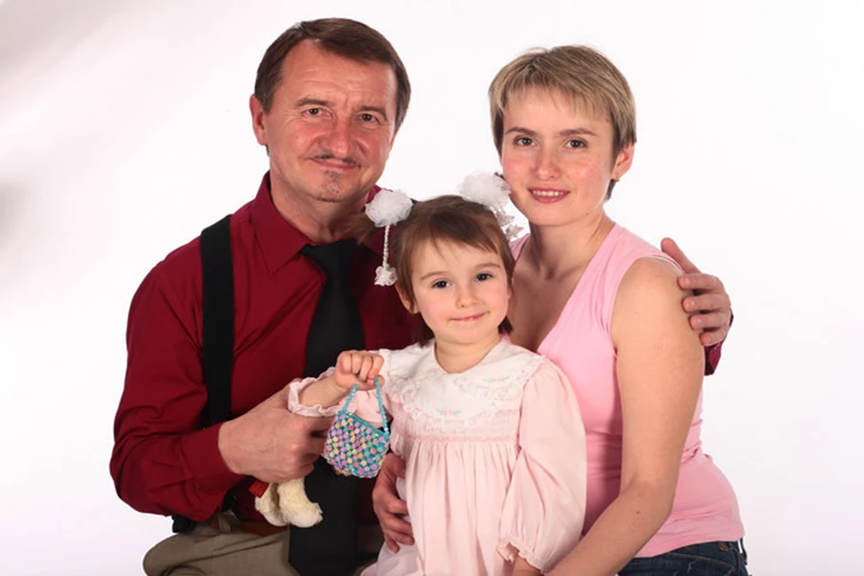 Евгений Крыжановский готов обменять свою жену и дочь на доярку. Правда, только на недельку.