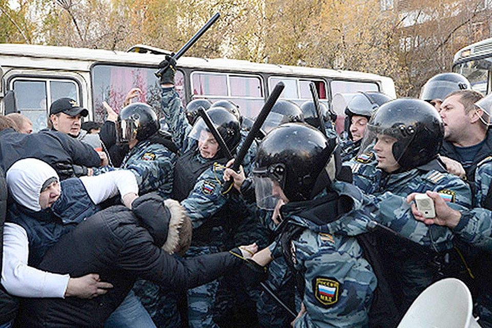 Бездействие властей вкупе с очередным убийством москвича приезжим кавказцем вновь взрывает общество изнутри.