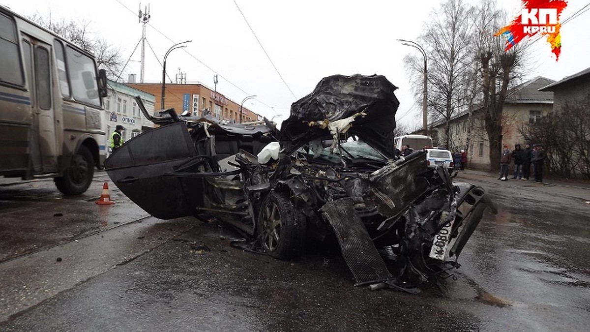 В Твери «Ниссан» взорвался на газовом баллоне маршрутки - KP.RU