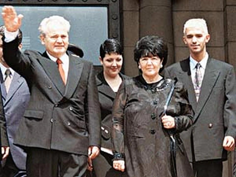 Когда-то они были первой семьей Югославии: президент Милошевич, его дочь Мария, жена Мира и сын Марко.