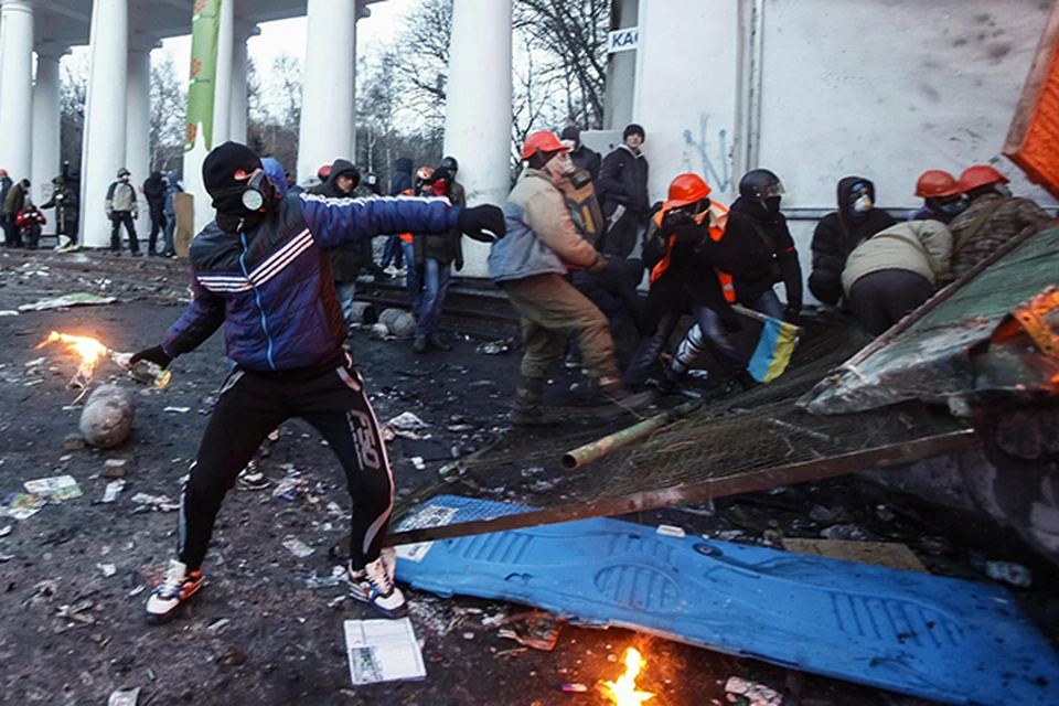 Участники акций протеста разгромили центр Киева