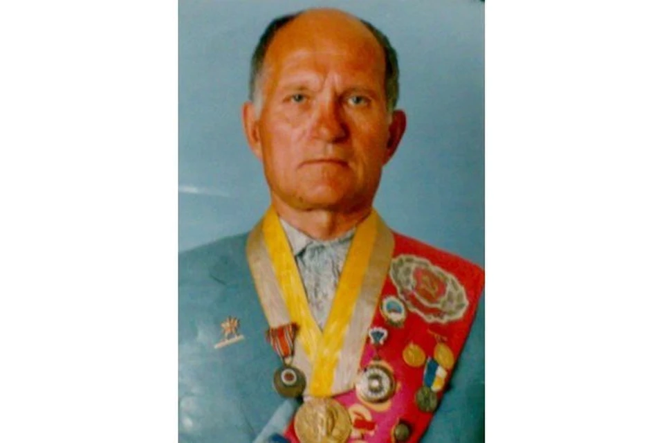 Юрий Михайлов родился 25 июля 1930 года в деревне Улитино Старицкого района Тверской области.