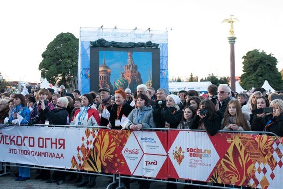 Тысячи болельщиков в Сочи ждут открытия Олимпиады