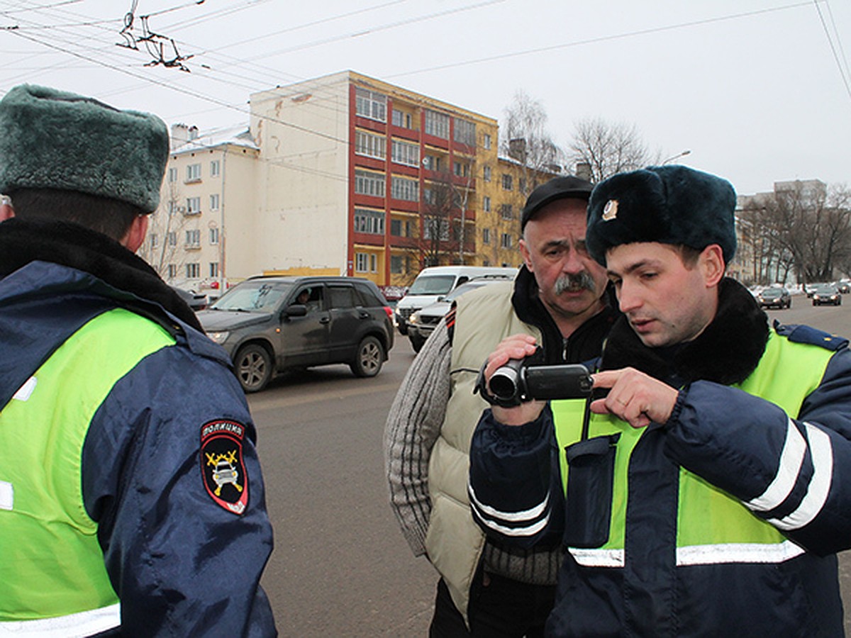 Владимирские спасатели и гаишники устроили «охоту» на автомобилистов, не  пропускающих машины с мигалками - KP.RU