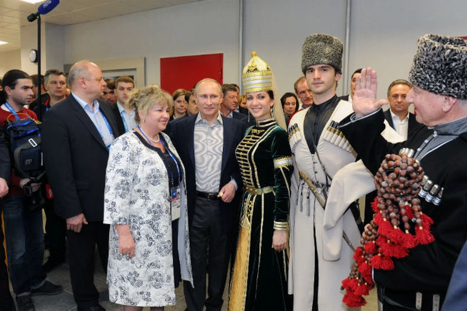 Владимир Путин посетил экспозицию российских регионов