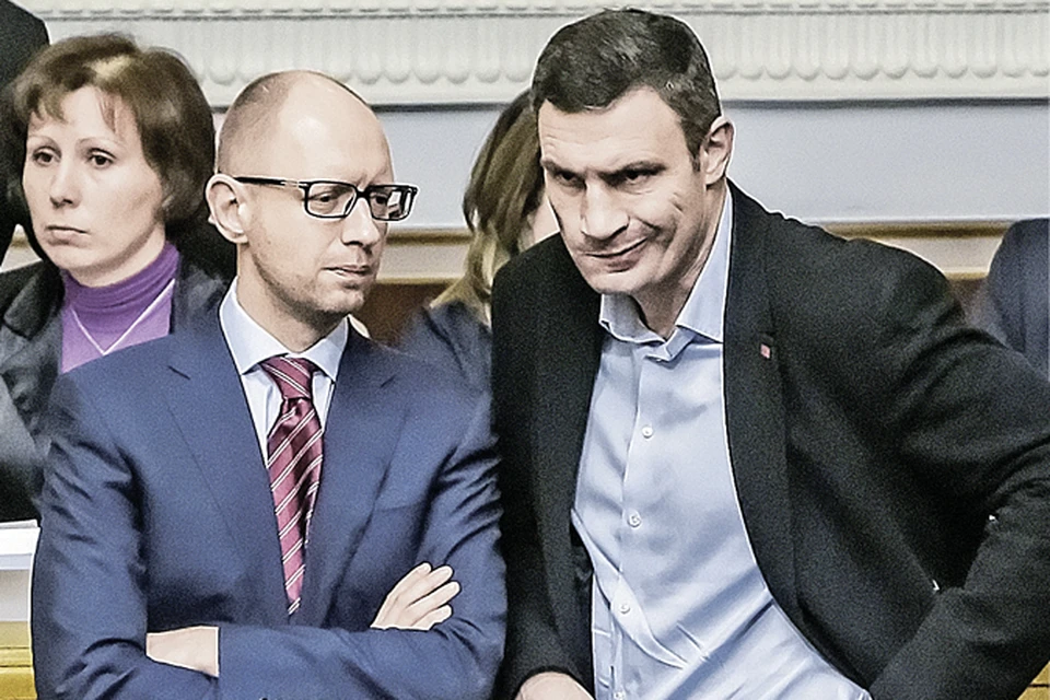 Виталий Кличко (справа) вступил в коалицию с «Батькивщиной» Арсения Яценюка (слева). Но никогда не рассказывает, на чьи деньги содержится  партия.