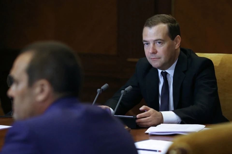 Премьер-министр Дмитрий Медведев предложил увольнять учителей, допустивших нарушения на ЕГЭ
