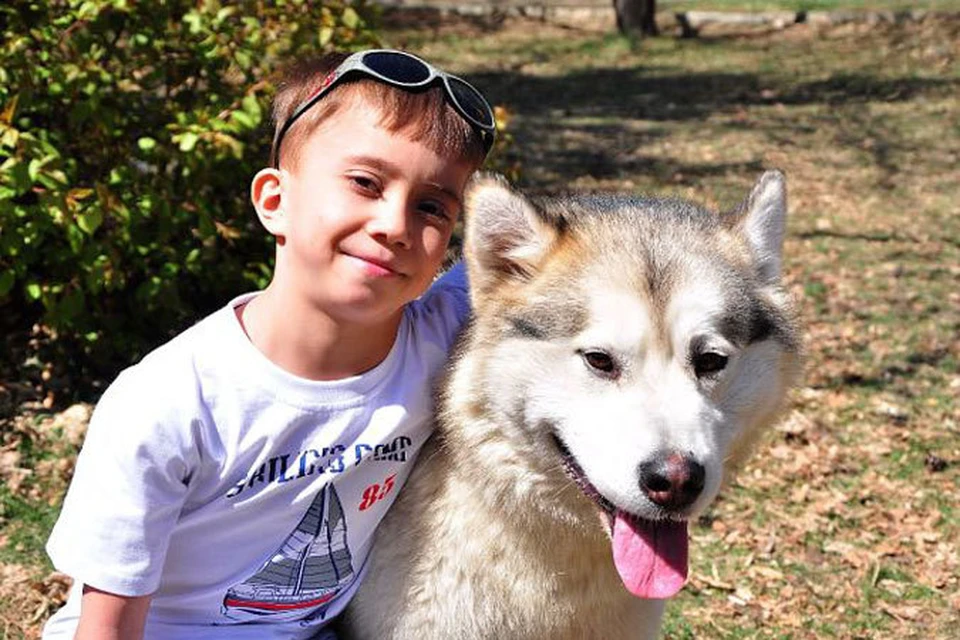 Фотограф и модель из Иркутска устроили благотворительную акцию, чтобы спасти мальчика с пороком сердца.