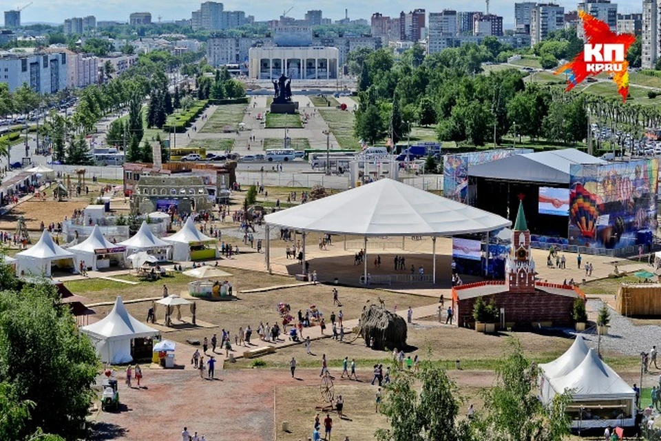 Не годится в качестве городка поляна с невпопад наставленными объектами.