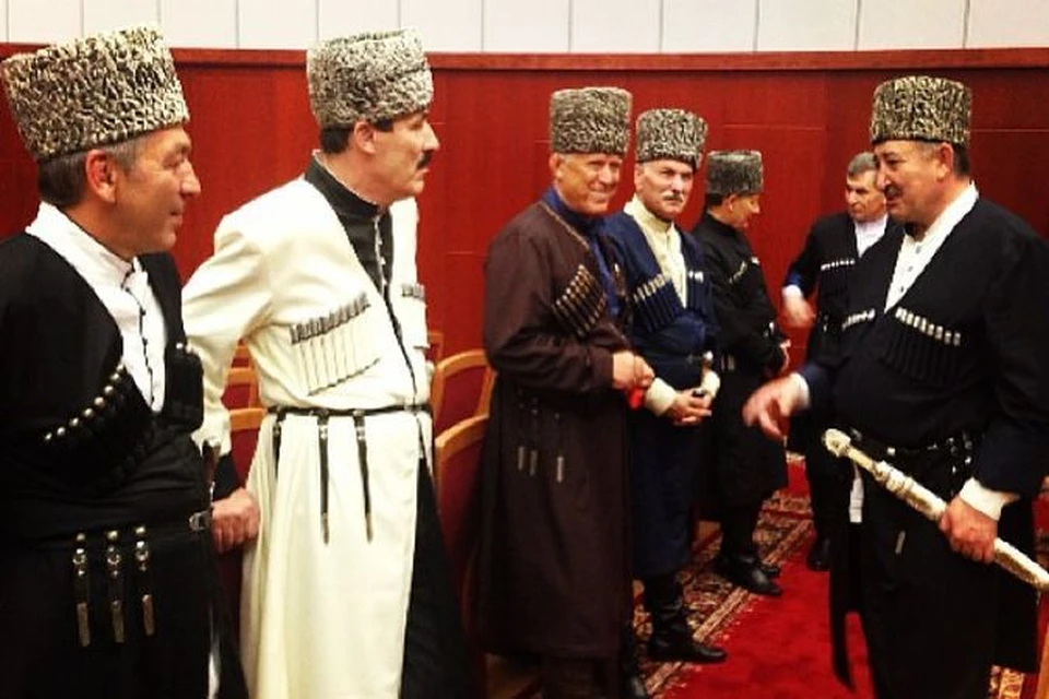 Дагестанские патриоты - большие патриоты, год назад вот даже решили в особых случаях носить национальные костюмы