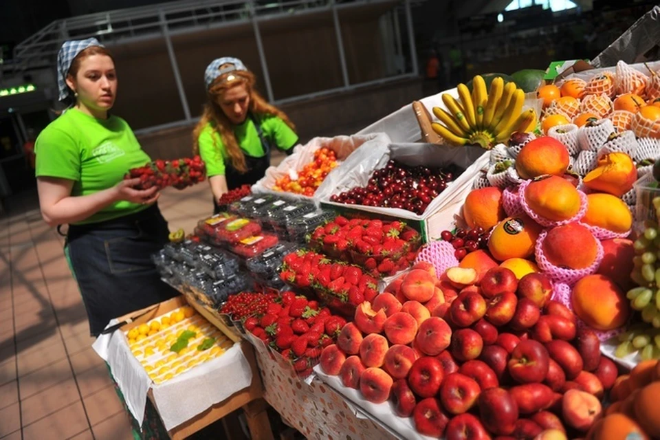 Увы, но за прилавками в магазинах и на рынках становится все больше молодых специалистов - строителей, инженеров и обладателей рабочих специальностей.