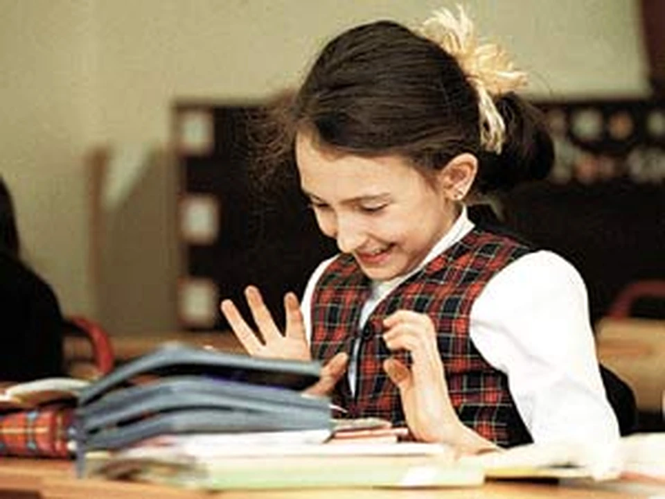 - Ой, знакомая буковка! Где-то я ее видела... Месяца три назад...