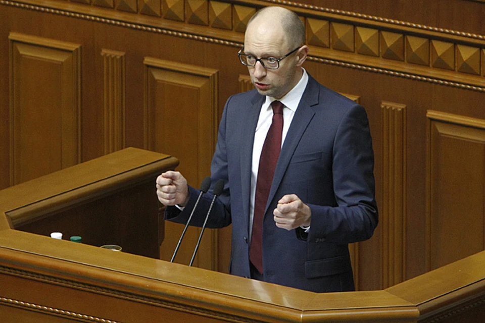 Арсений Яценюк признал, что ему остается надеяться только на то, чтобы взять деньги в долг