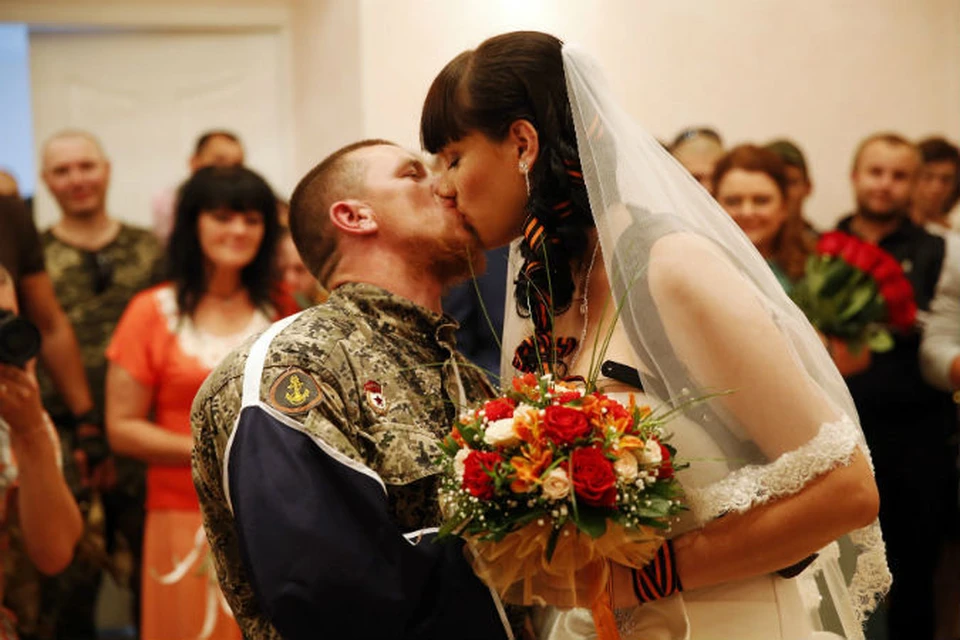 Ополченец Арсен Павлов, которого многие знают по псевдониму «Моторола», официально женился