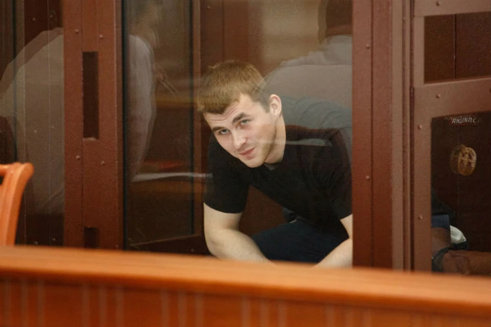 Комарова обвиняют в убийстве семьи наркополицейского.