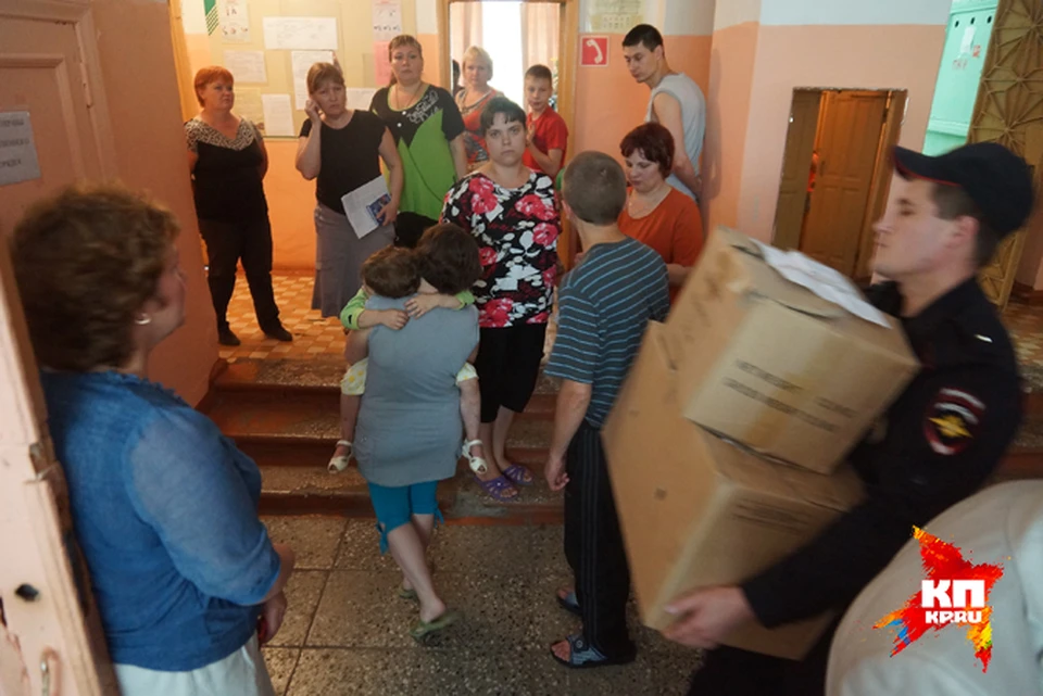 Простые новосибирцы могут помочь беженцам гуманитарной помощью: пункт сбора находится по адресу: улица Римского-Корсакова, 10.