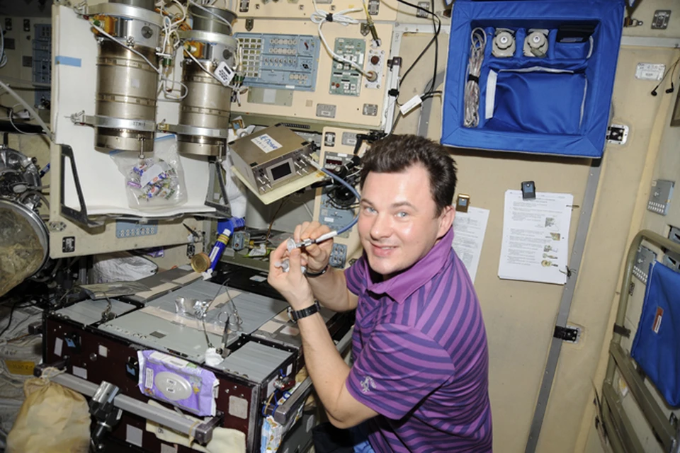 Космонавт Роман Романенко первым испатыл электронный нос на орбите.