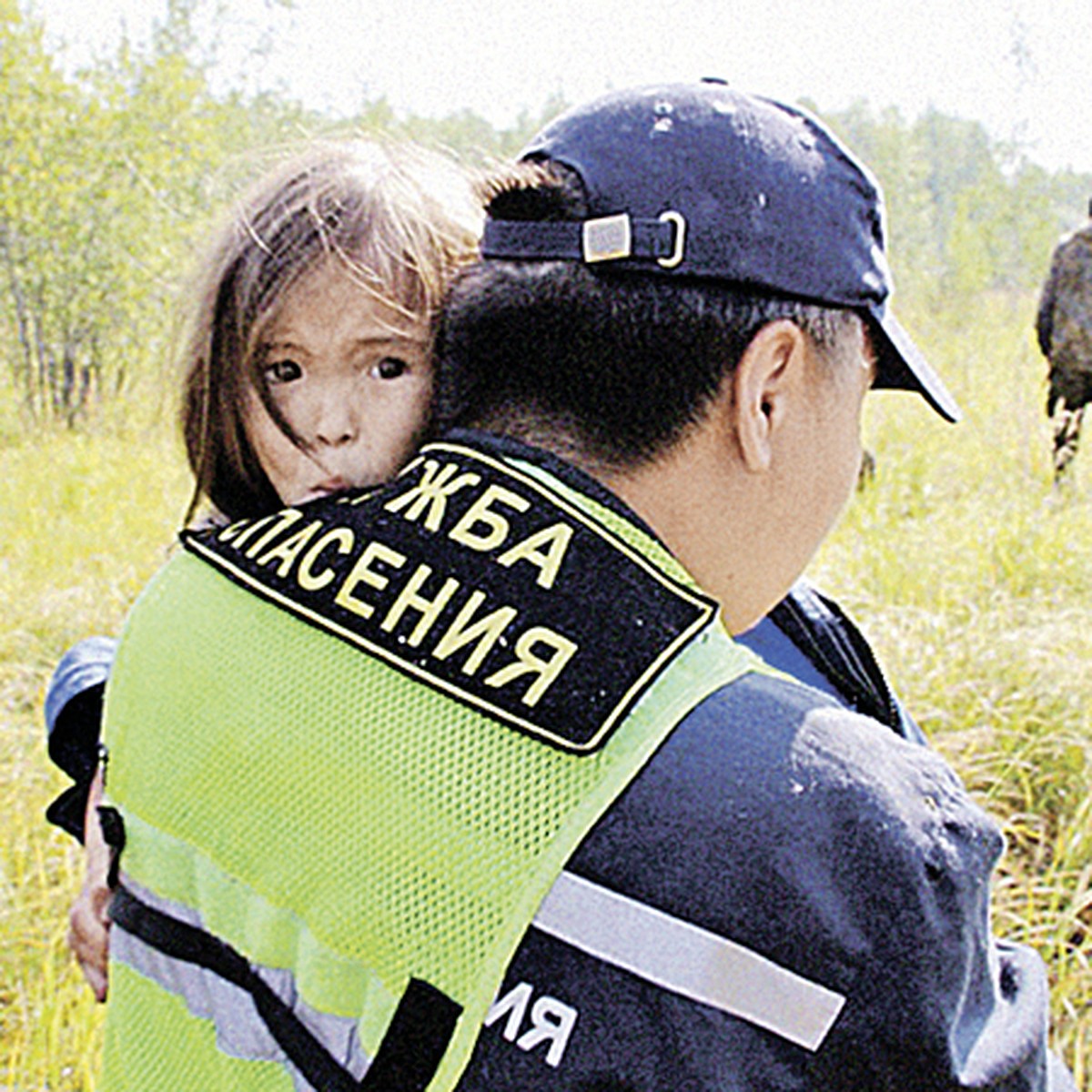 Щенок спас трехлетнюю девочку, которая две недели блуждала в тайге - KP.RU