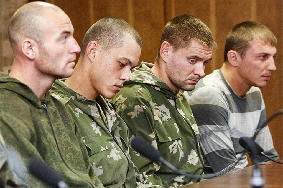 Российские десантники на пресс-конференции в Киеве.