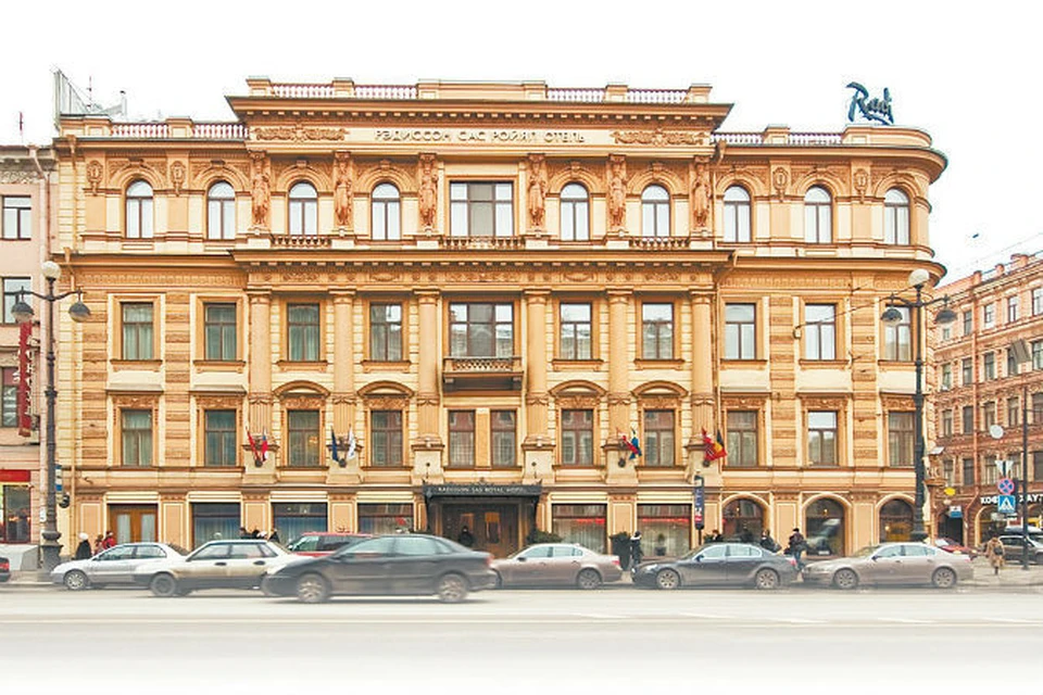 Именно в этом здании на Невском и располагалось легендарное место тусовки творческой молодежи. Фото: Википедия
